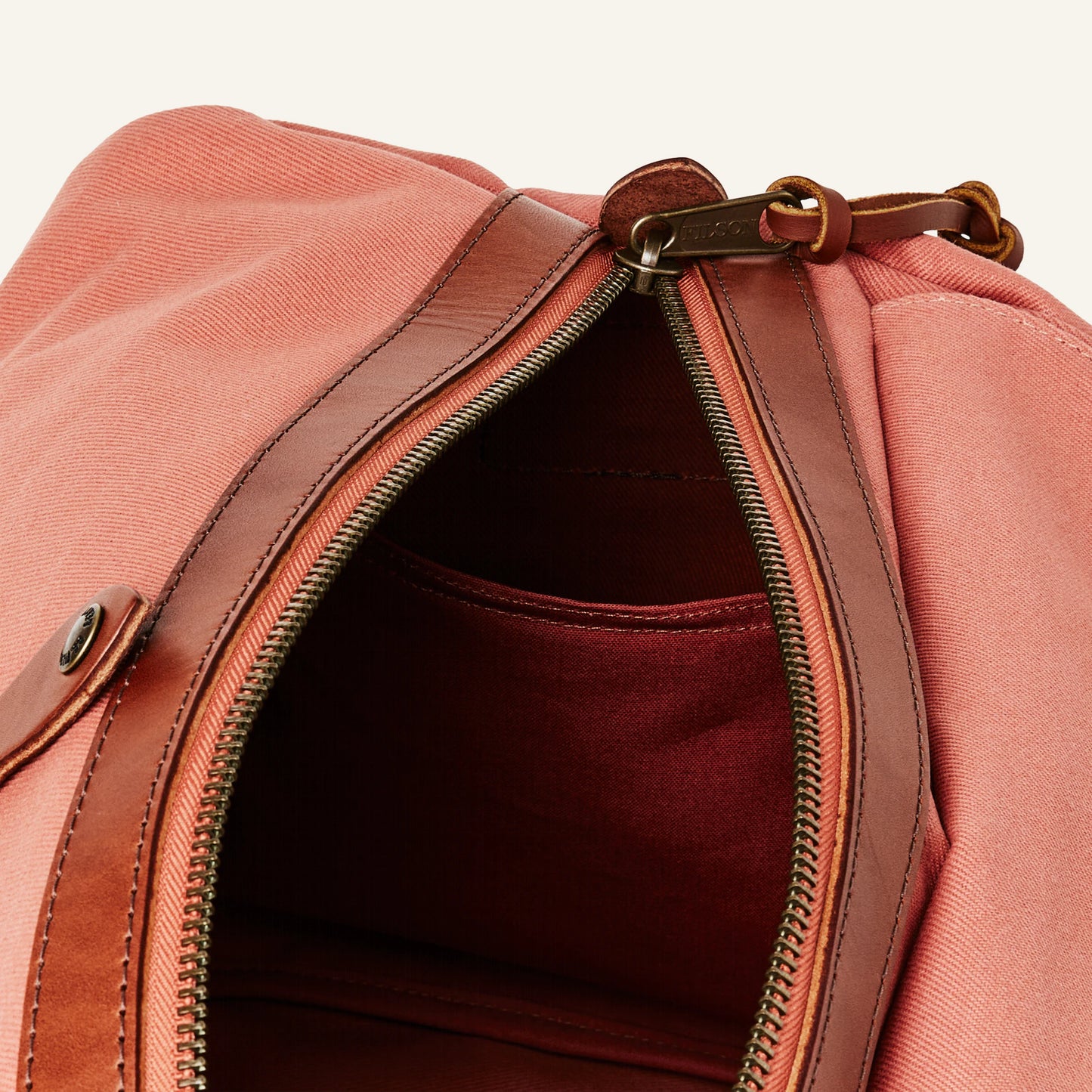 FILSON MEDIUM RUGGED TWILL DUFFLE BAG - Cedar Red