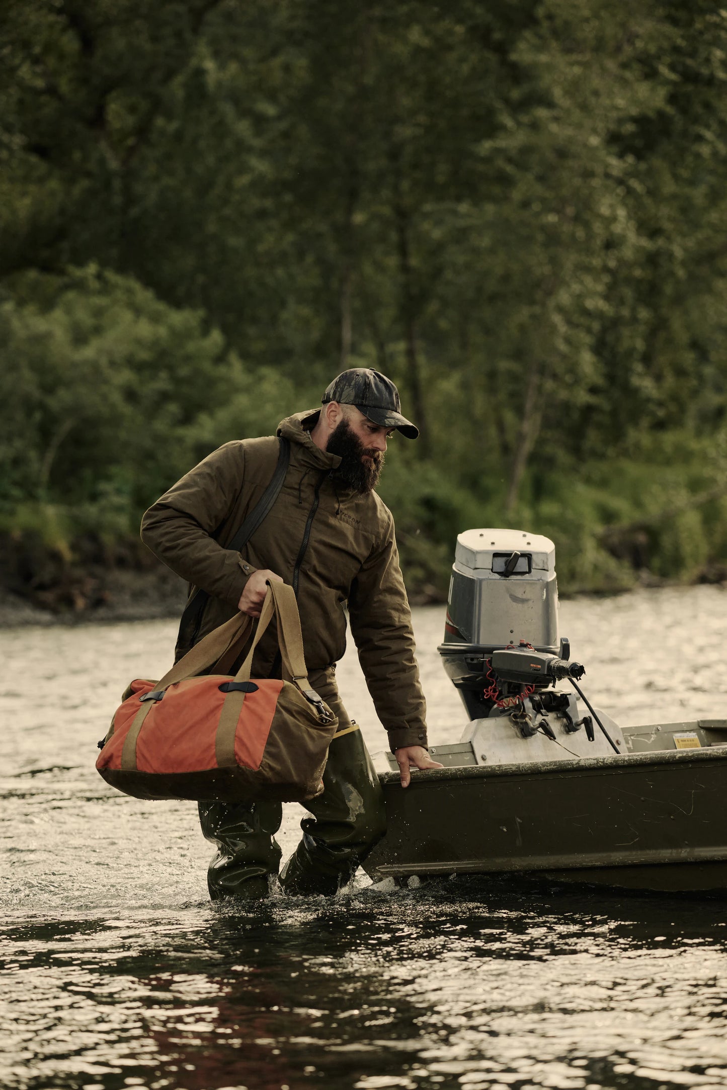 FILSON MEDIUM TIN CLOTH DUFFLE BAG - DARK TAN/ FLAME