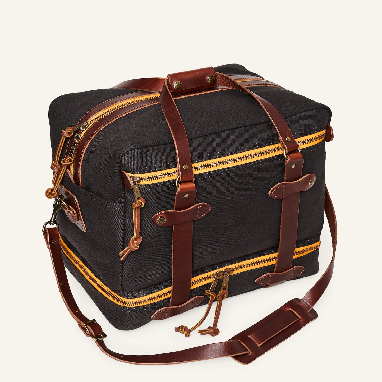 FILSON TRAVELLER OUTFITTER BAG - CINDER